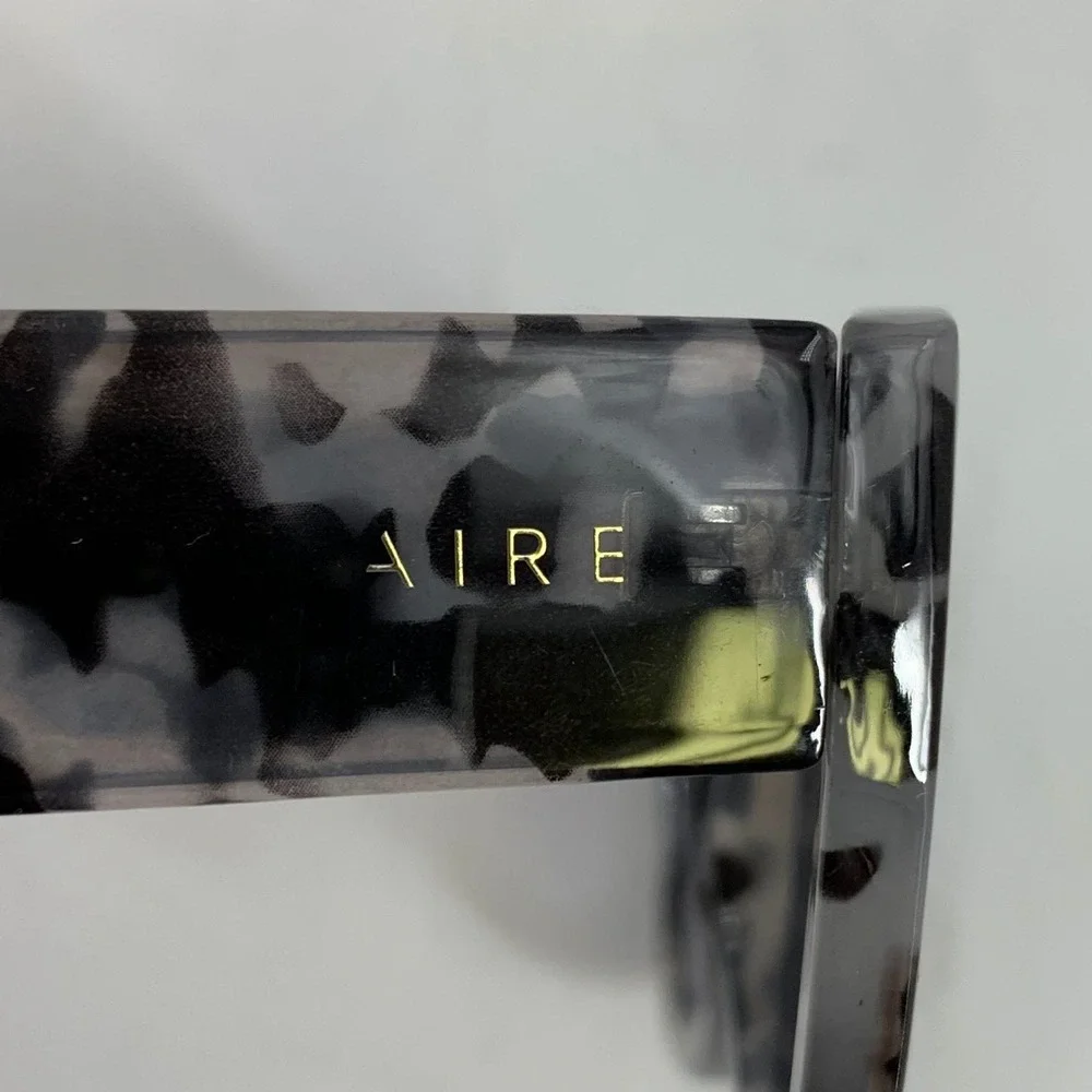 Aire stylish square